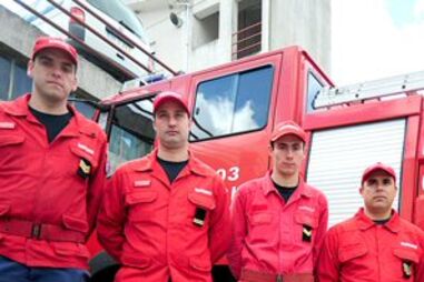 Bombeiros premiados por esforço heróico