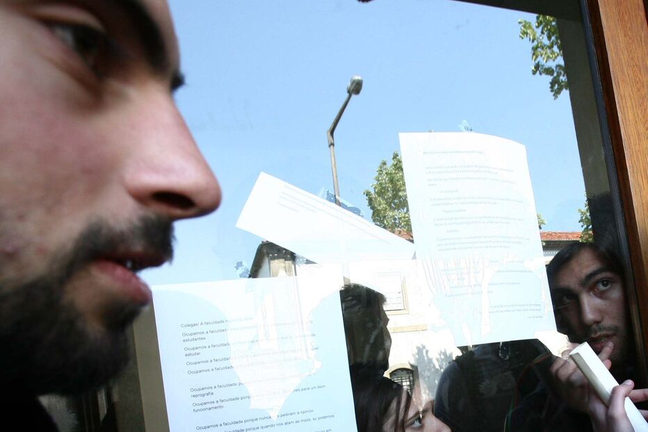 Alunos barricados durante 15 horas