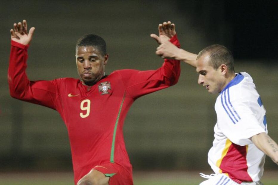 Extremo Eliseu agrada a Quique