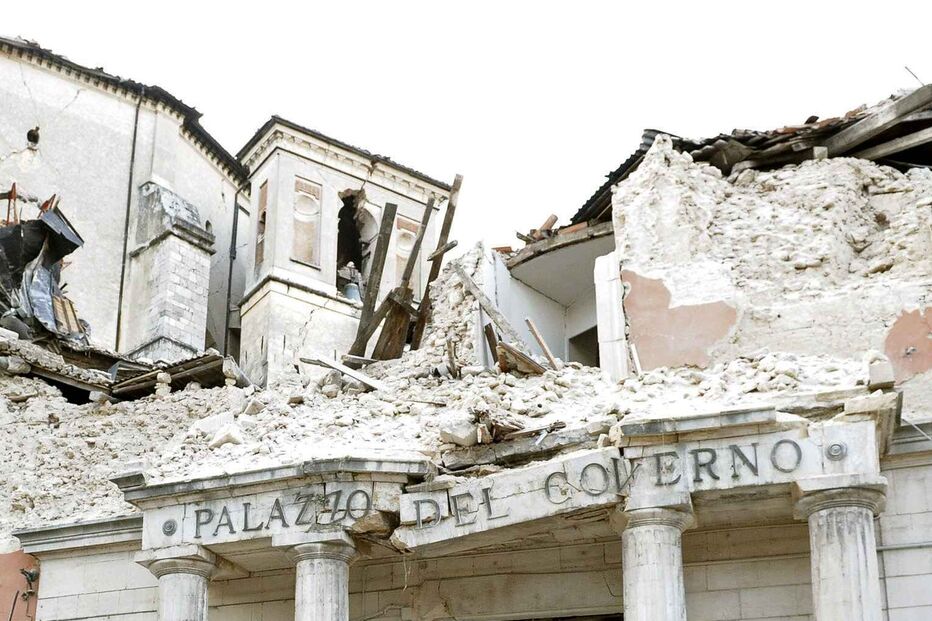 Sismo causa tragédia no centro de Itália (COM VÍDEO)