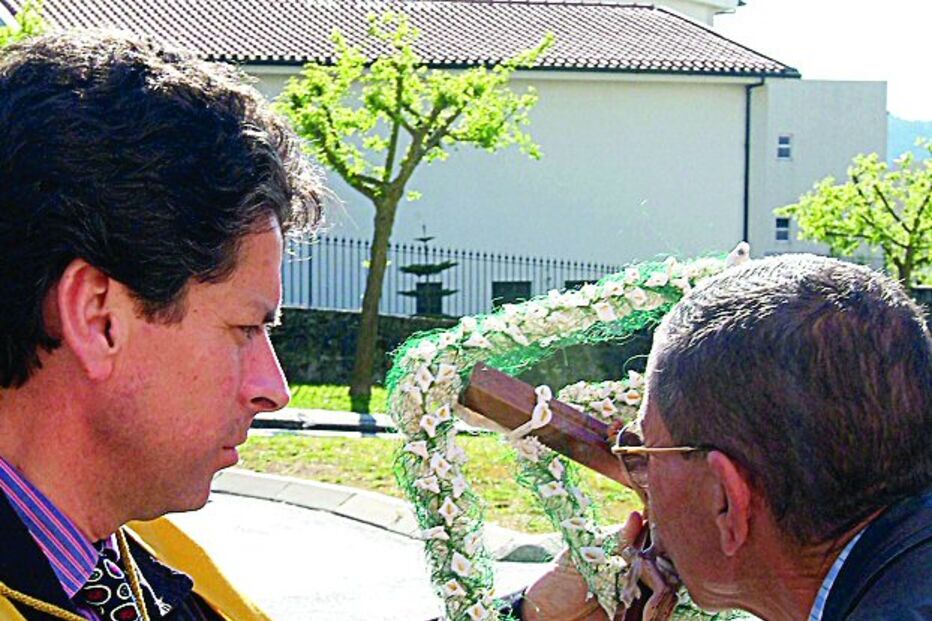 5 milhões beijam a Cruz