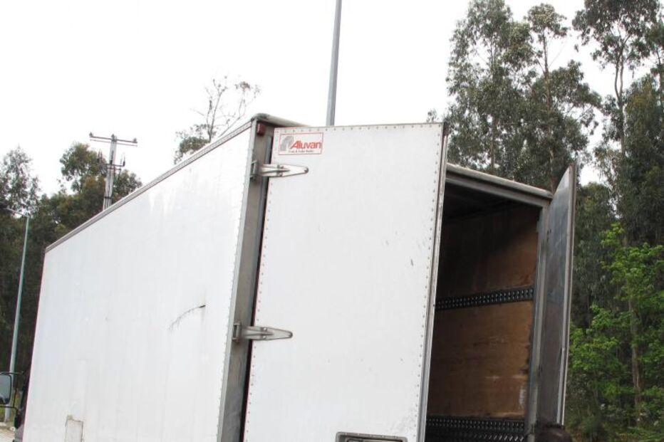 Golpe milionário pára auto-estrada  