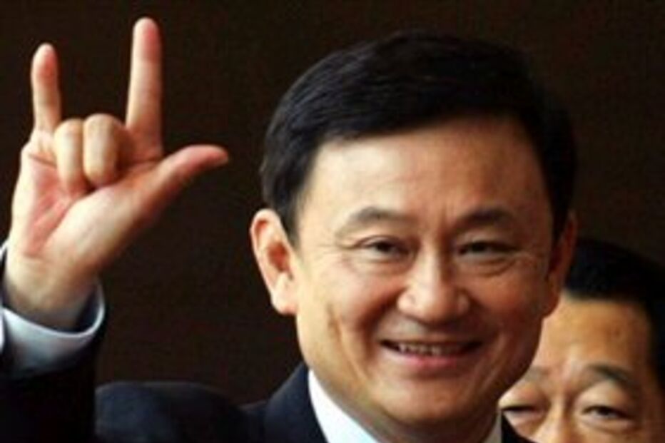 Ex-primeiro-ministro tailandês com mandado de captura