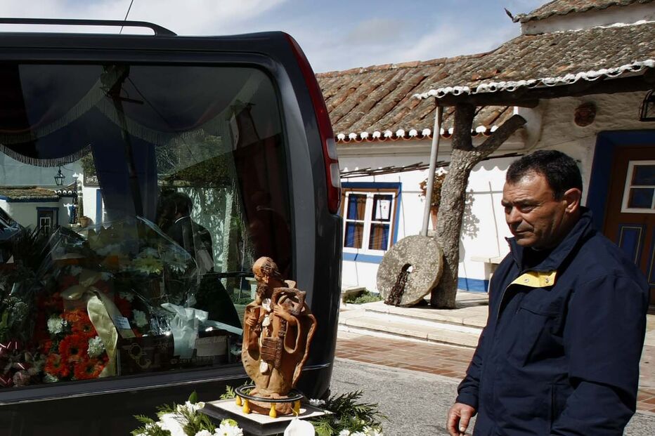 Centenas no funeral de José Franco