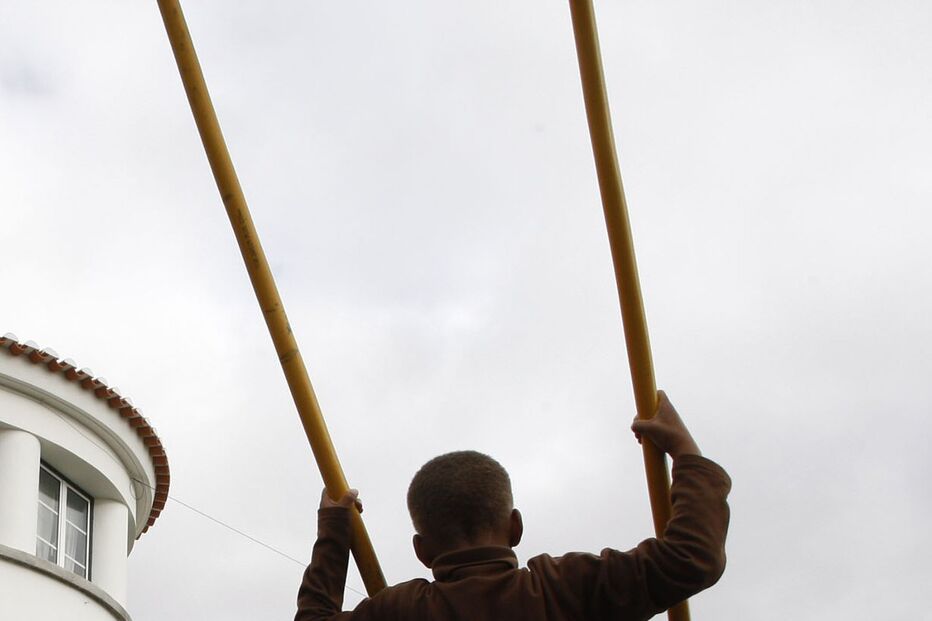 Pedófilo paga para abusar