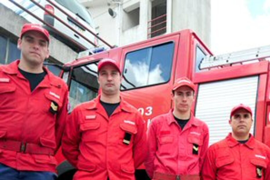 Bombeiros premiados por esforço heróico