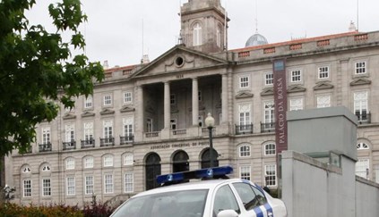 PSP vai reparar carros avariados - Portugal - Correio da Manhã