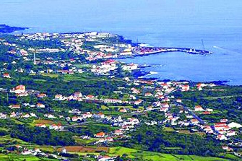 Os Açores podem desempenhar um papel de destaque na classificação da Dorsal Atlântica como Património Mundial, admitiu o conselheiro da UNESCO, Bernd von Droste-Hulshoff.  A Dorsal Atlântica é uma estrutura geológica que atravessa o oceano quase de pólo a pólo. A localização dos Açores torna o arquipélago um “lugar de interesse mundial”. (Direitos Reservados)