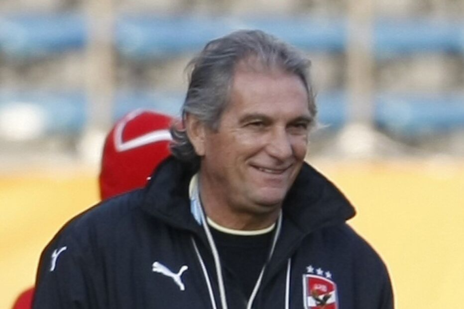 Manuel José oficializado em Angola