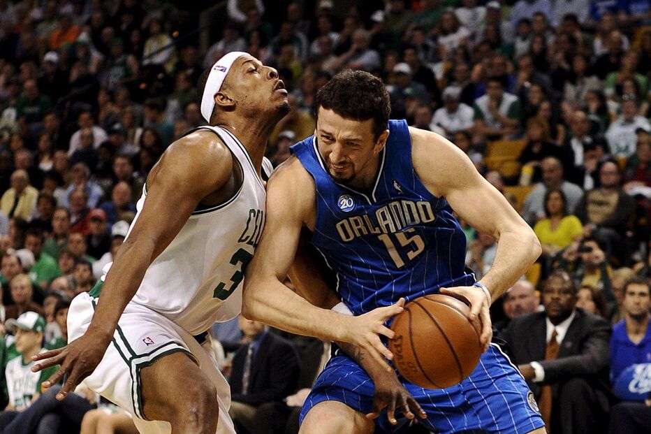 Orlando Magic avançam  após afastar campeões