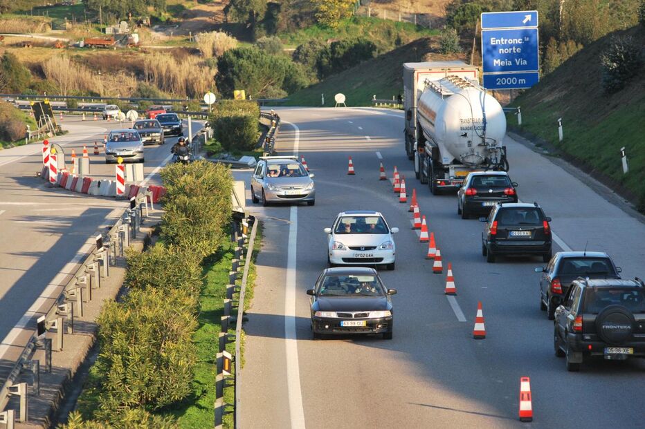Trânsito condicionado na A-23