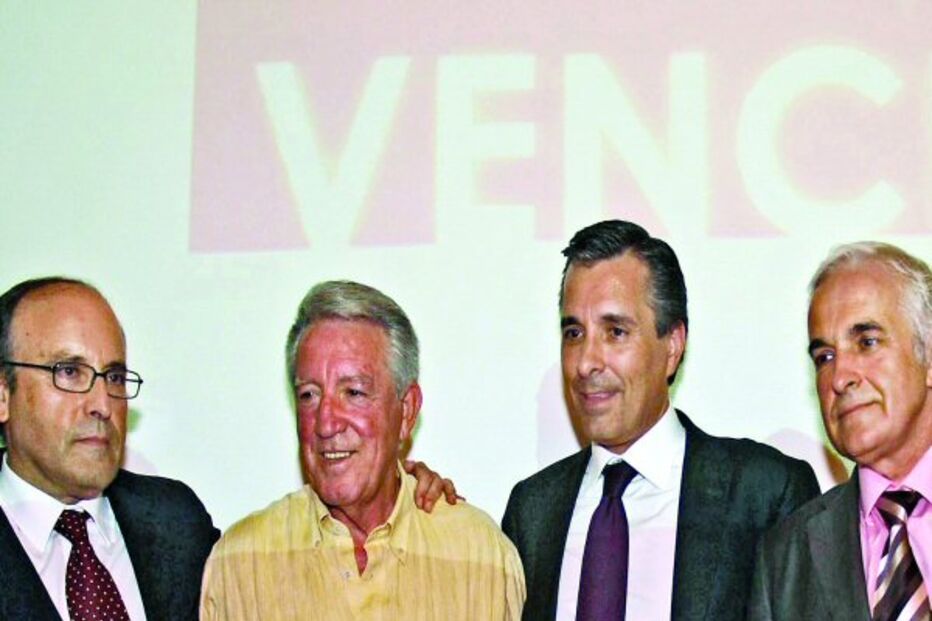 Ilustres benfiquistas unidos contra Vieira