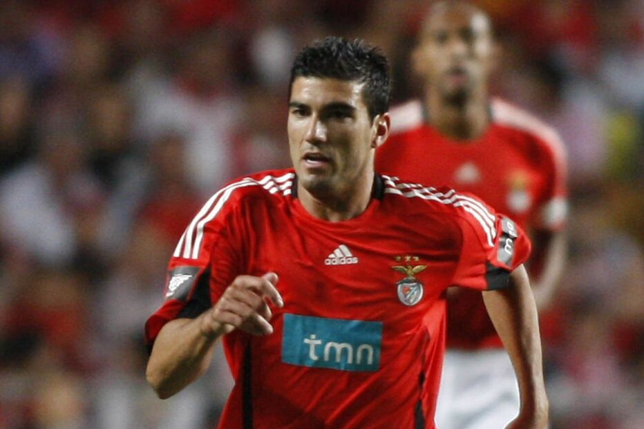 Benfica compra mais 25 por cento do passe de Reyes: 2,65 milhões