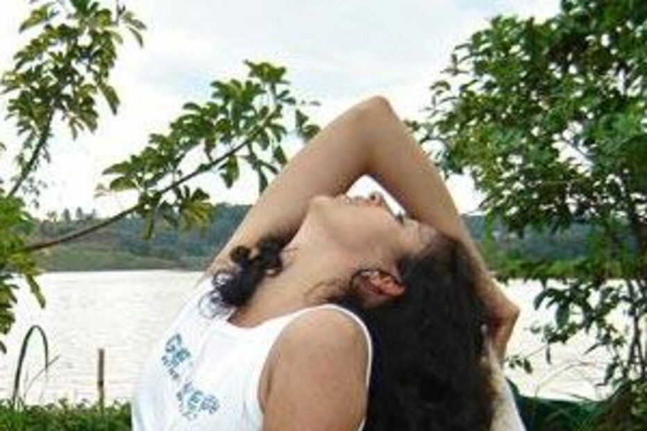 Centenas celebram Yoga em mega aula