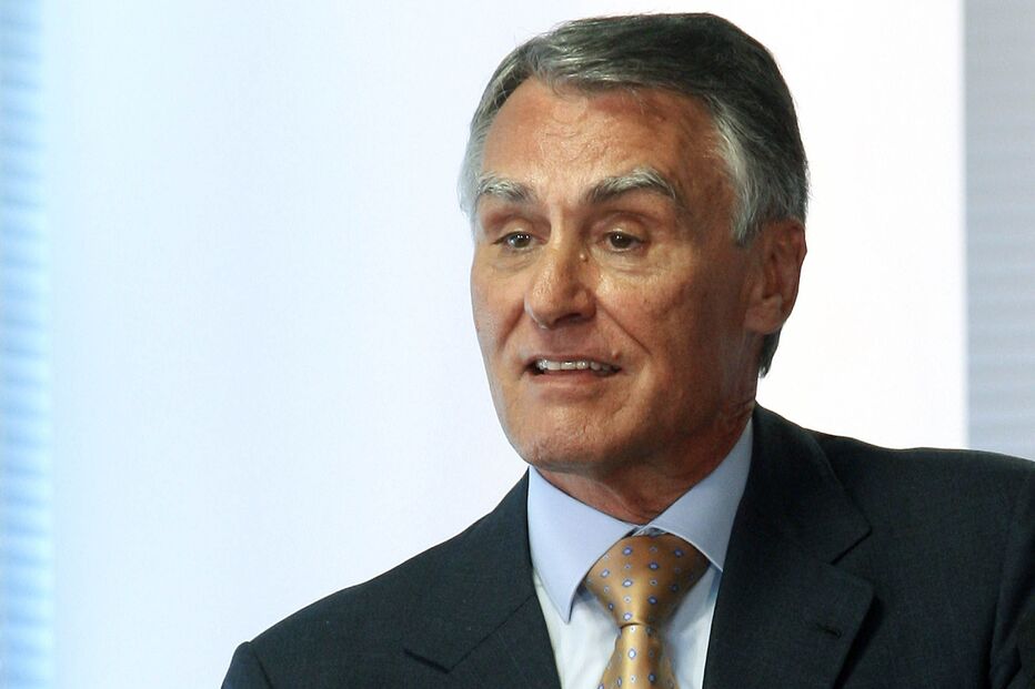 Cavaco diz que PT deve explicar interesse na TVI