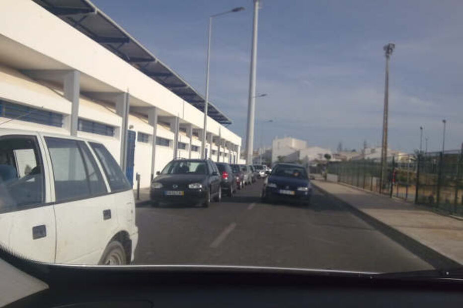 Estrada ocupada em Quarteira