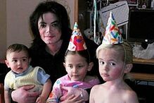 Vídeos de Michael Jackson com os filhos na Internet