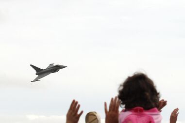 Milhares a ver aviões