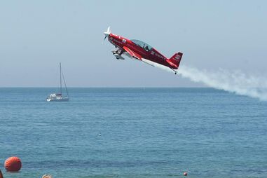 Cem mil rendidos ao festival aéreo  