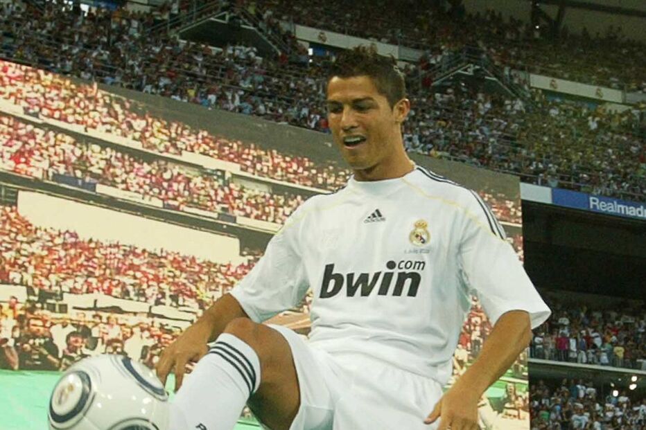 Cristiano Ronaldo deixa 85 mil adeptos em delírio (COM VÍDEOS)