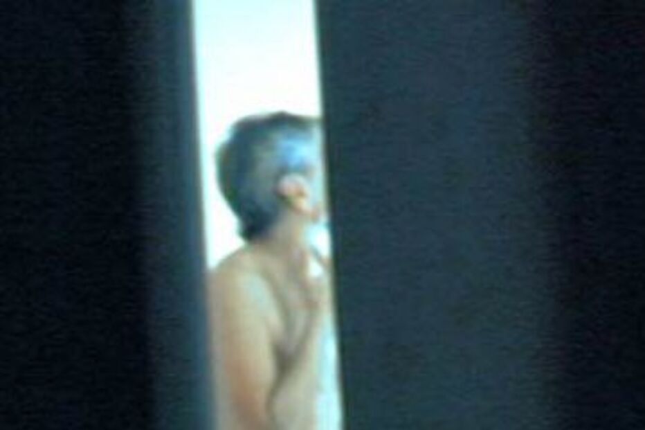 Caetano Veloso nu em documentário