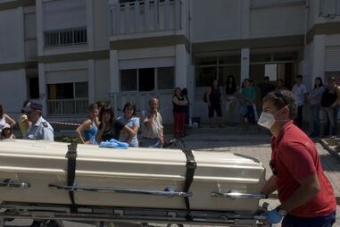 Cigarro aceso mata mulher