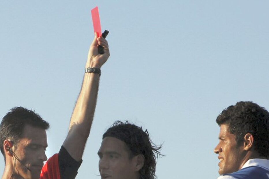 Falcão voou entre os centrais 