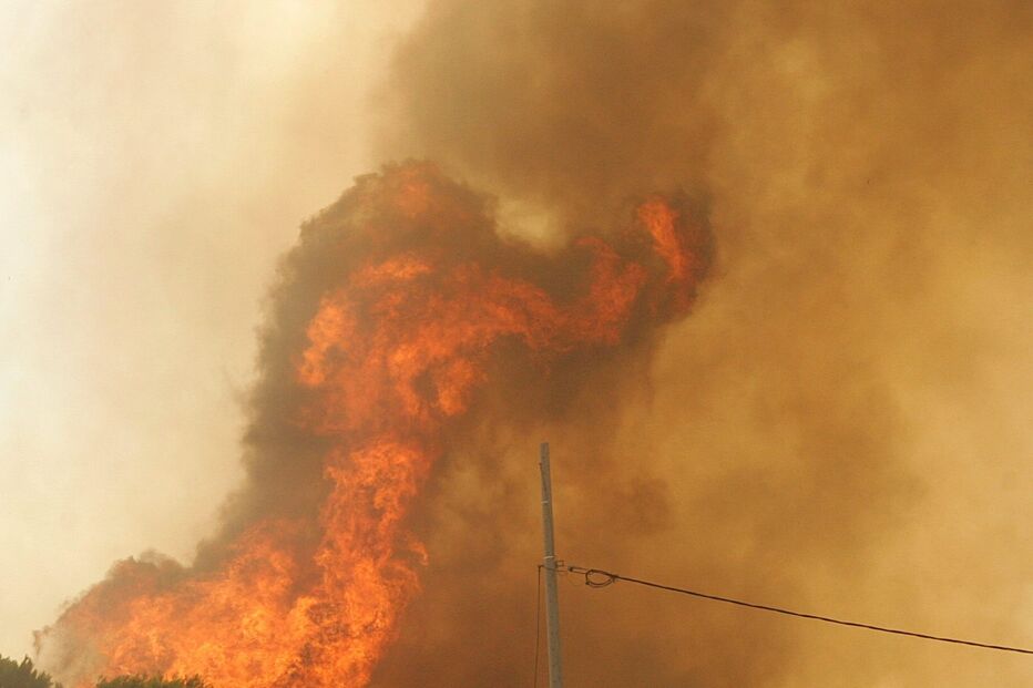 Vento mais fraco ajuda bombeiros