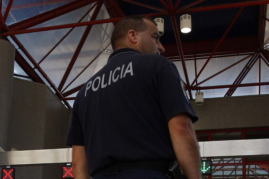 Guerra de gangs à facada lança pânico no comboio