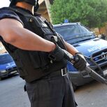 Agentes obrigados a disparar para dispersar agressores