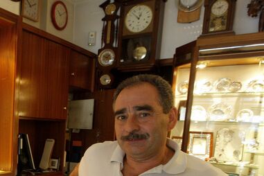 Buraco na parede para roubar ouro