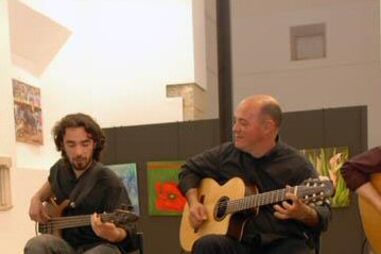 ‘Amar Guitarra’ leva-nos a viagem pela música