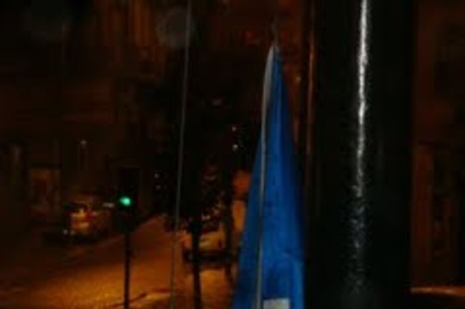 Bandeira monárquica hasteada no Porto (COM VÍDEO)