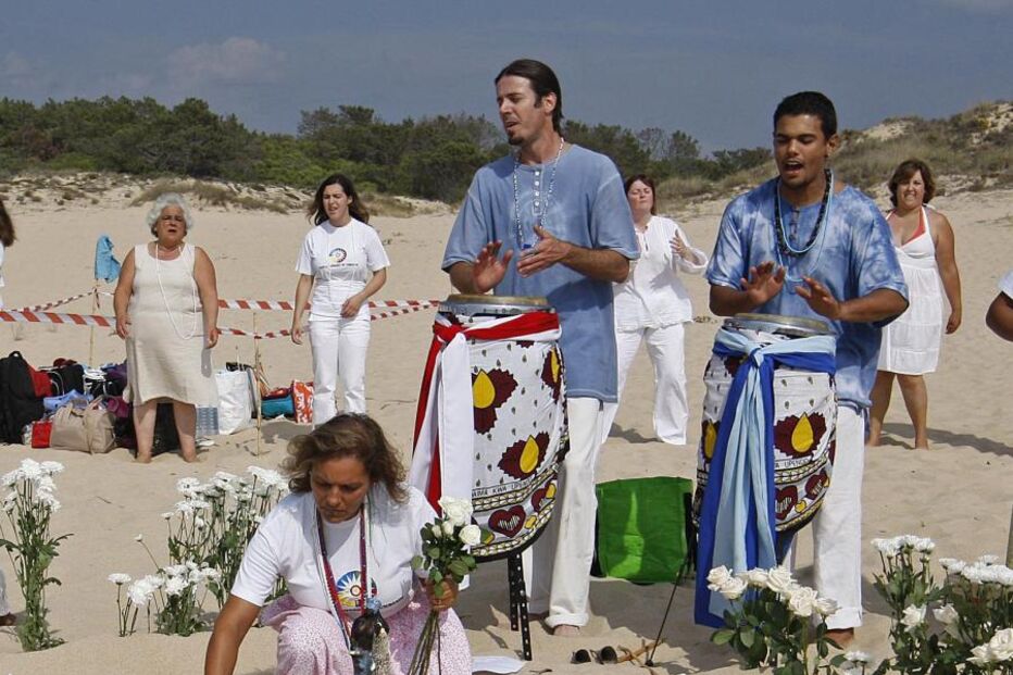 Ritual a Yemanjá junta 50 na praia