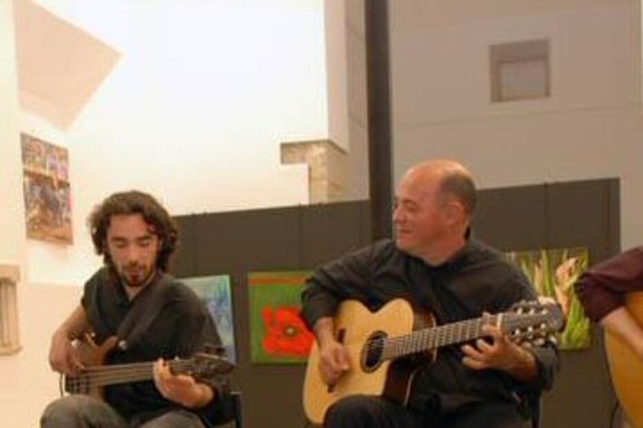 ‘Amar Guitarra’ leva-nos a viagem pela música