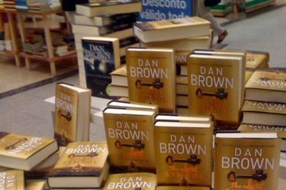 Dan Brown lidera mesmo em inglês