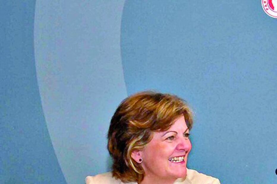 Elisa promete empregos, casas e festival de tripas