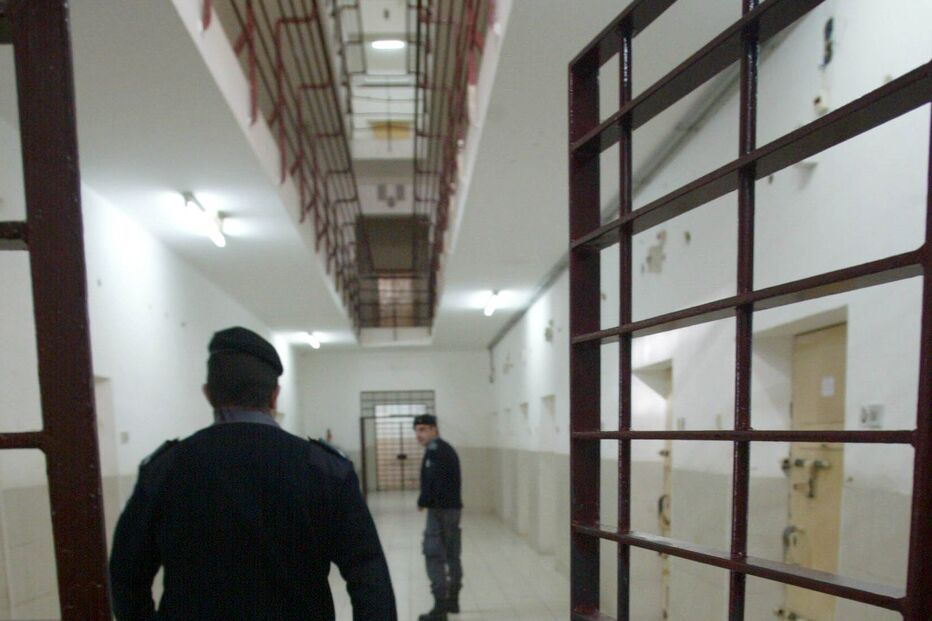 Rixa na cadeia fez cinco feridos