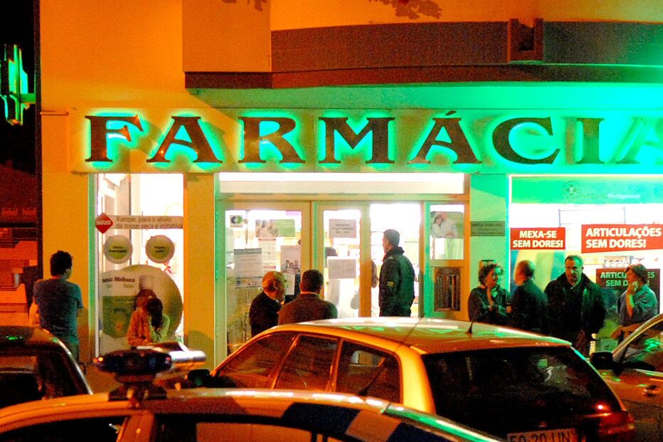 Usa cachecol do FC Porto para assaltar farmácia