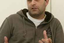 Tiago Guedes ensaia peça sobre pedofilia