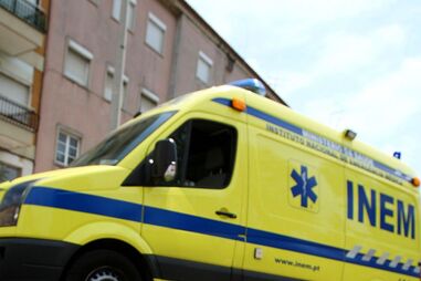 Choque fere 3 bombeiros