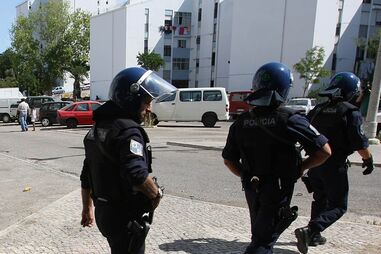 Grávida ferida a tiro em guerra de gangs