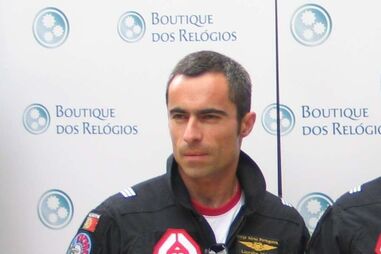 Toque com Alpha-Jet afasta piloto 