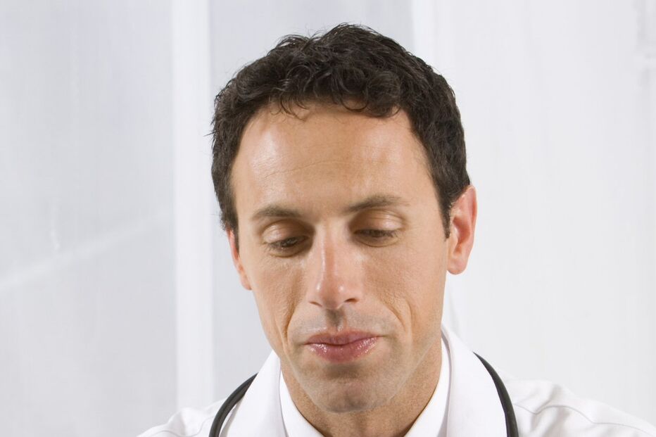 Dono de clínica finge ser médico durante 25 anos