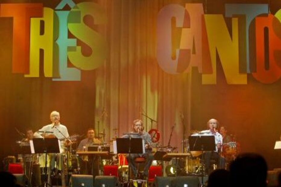 'Três Cantos ao Vivo' mantém liderança