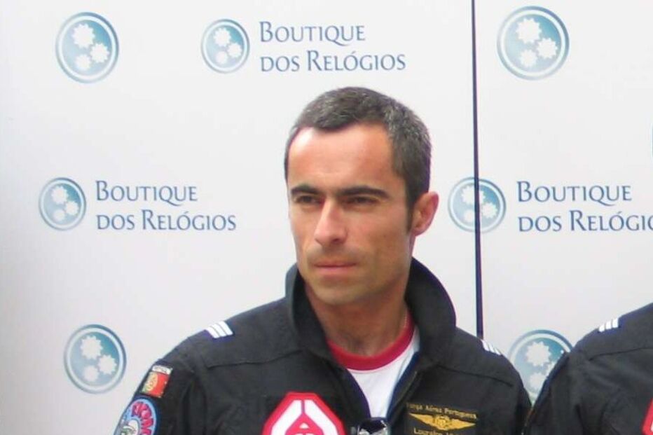 Toque com Alpha-Jet afasta piloto 