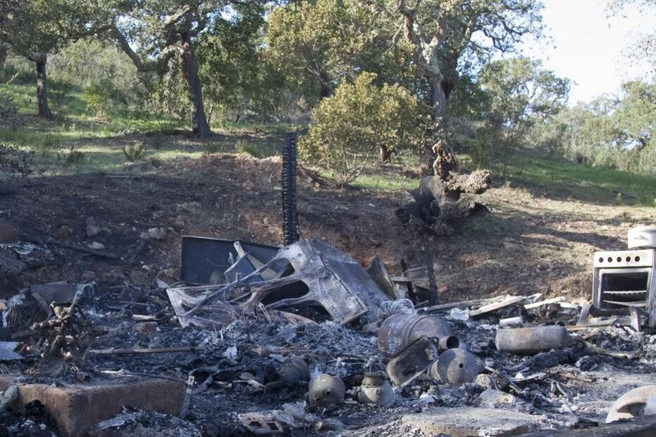 Incêndio desaloja casal