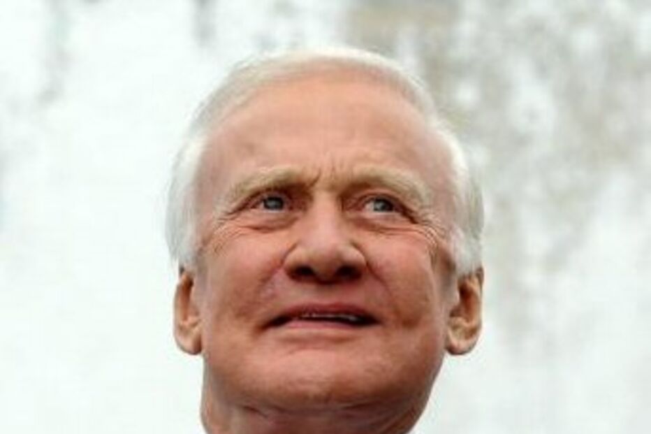 Astronauta garante ter visto nave espacial na Lua