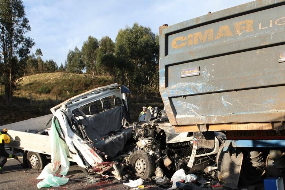 Acidente na A4 faz cinco mortos e três feridos (ACTUALIZADA -  C/ VÍDEO)