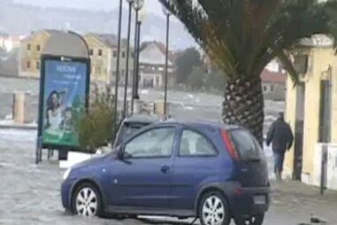 Tejo inunda Seixal (COM VÍDEO)